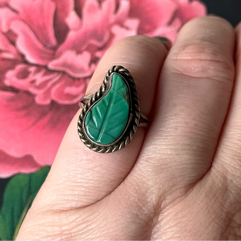 Vintage green stone leaf silver metal ring sz 4.75 organic wilderkind Southwest